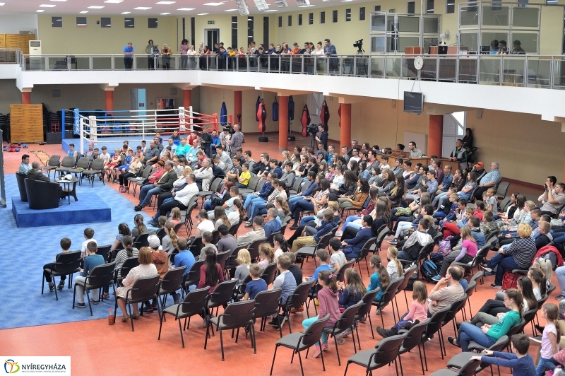 Madár Nyíregyházán - fotó Szarka Lajos