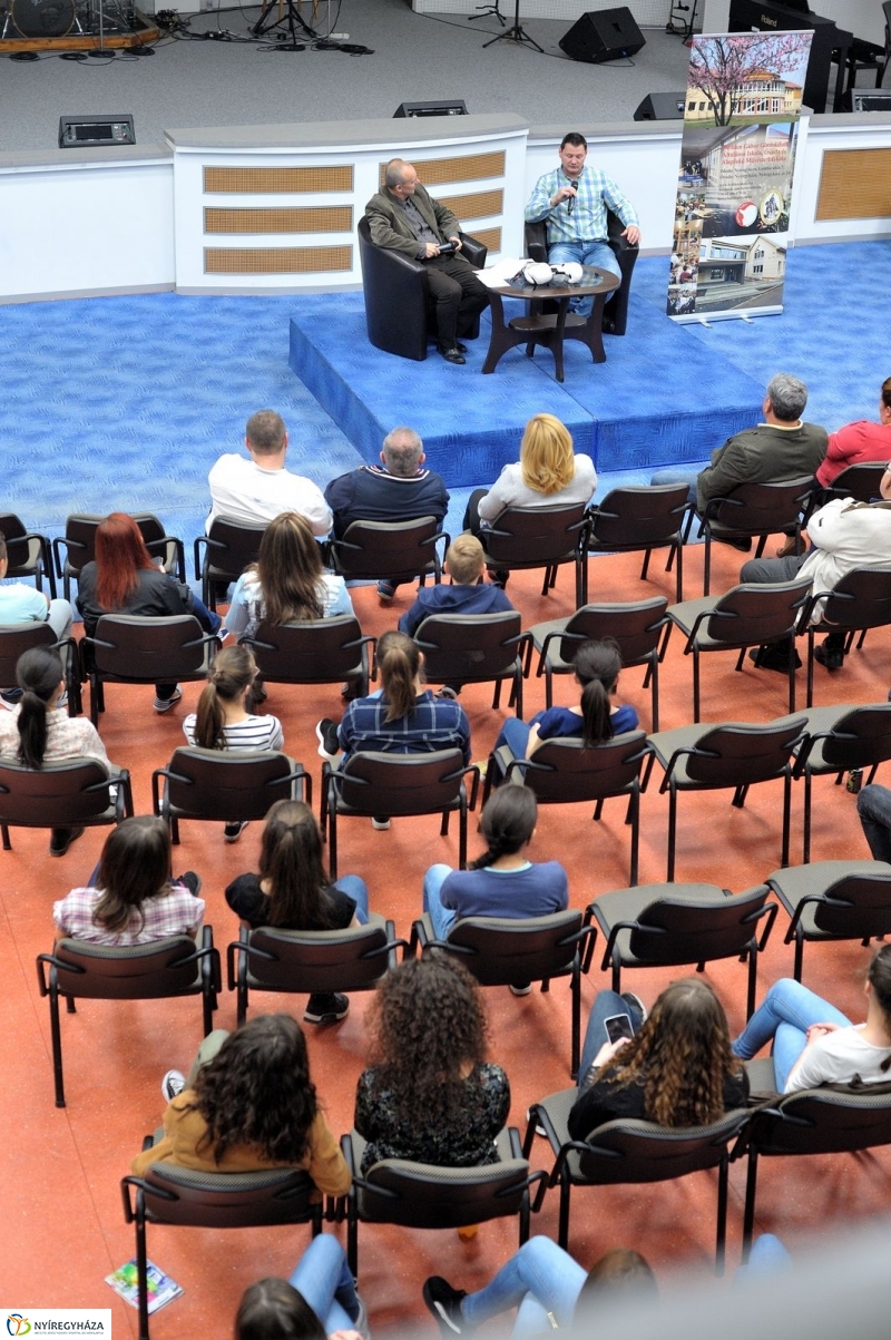 Madár Nyíregyházán - fotó Szarka Lajos