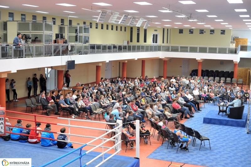 Madár Nyíregyházán - fotó Szarka Lajos