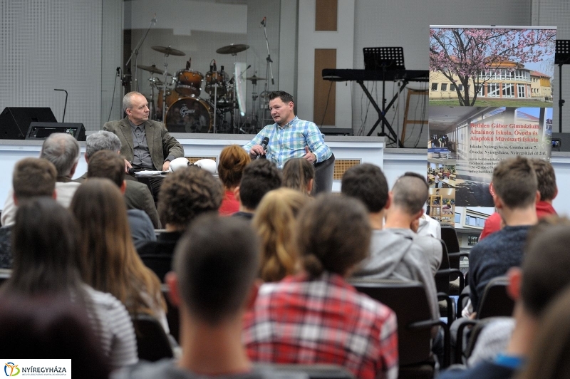 Madár Nyíregyházán - fotó Szarka Lajos