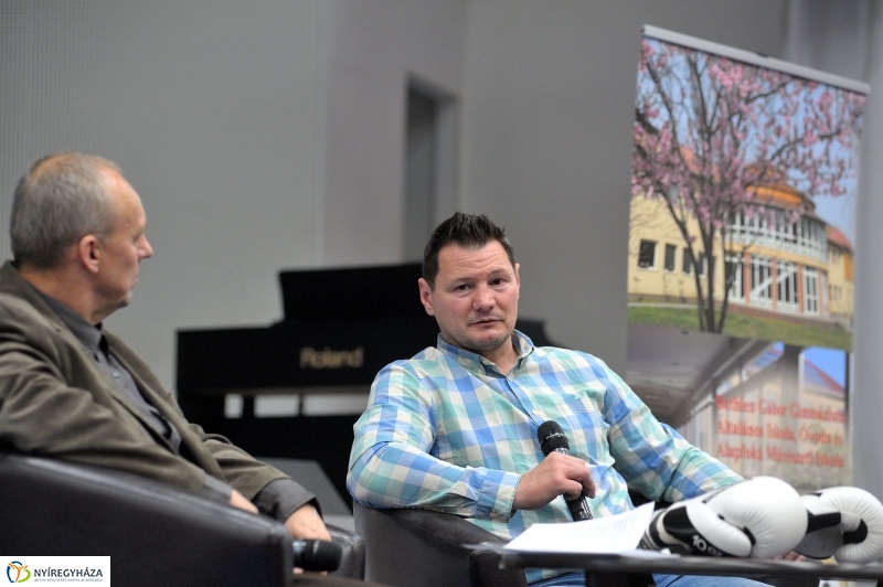 Madár Nyíregyházán - fotó Szarka Lajos