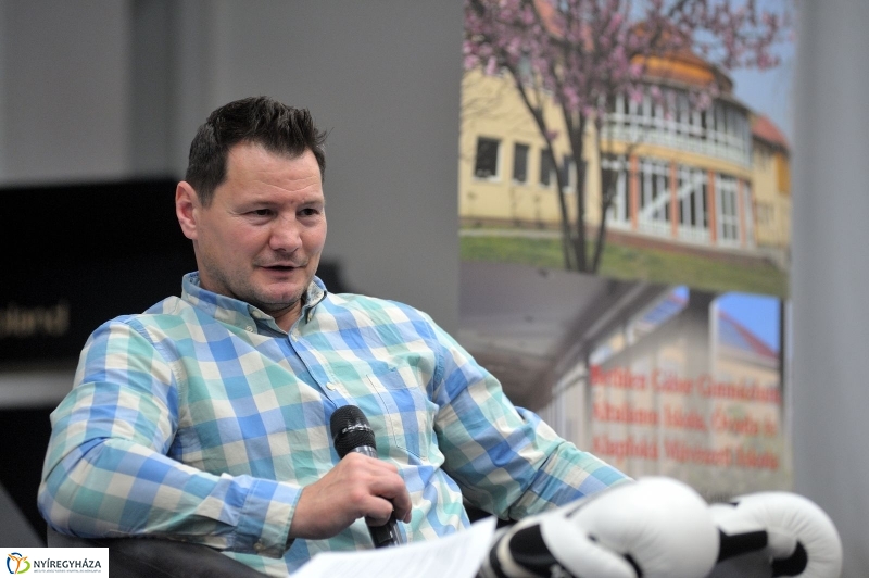 Madár Nyíregyházán - fotó Szarka Lajos