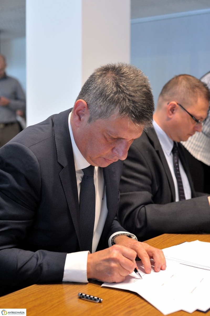 Foglalkoztatási paktum aláírása - fotó Szarka Lajos