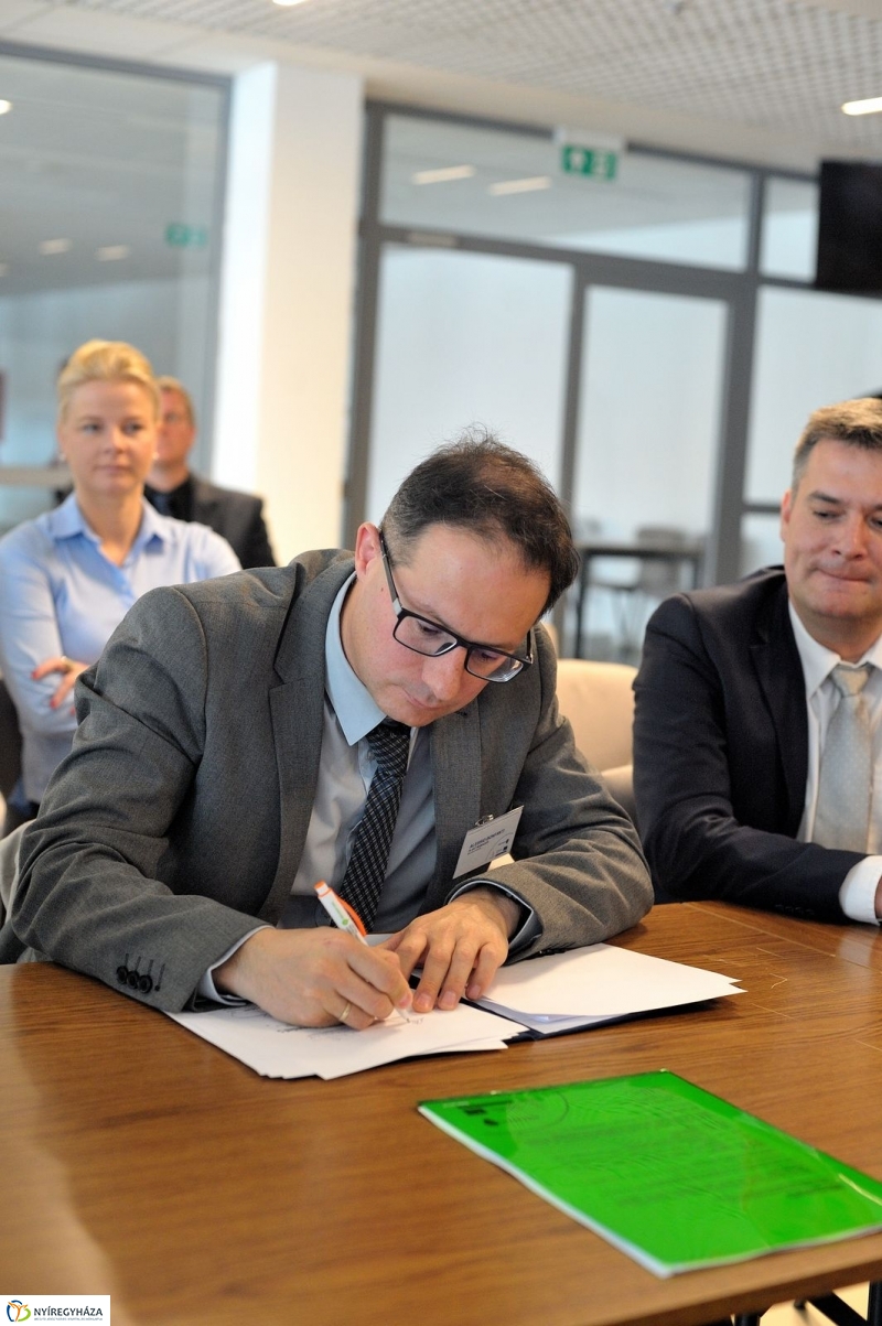 Foglalkoztatási paktum aláírása - fotó Szarka Lajos