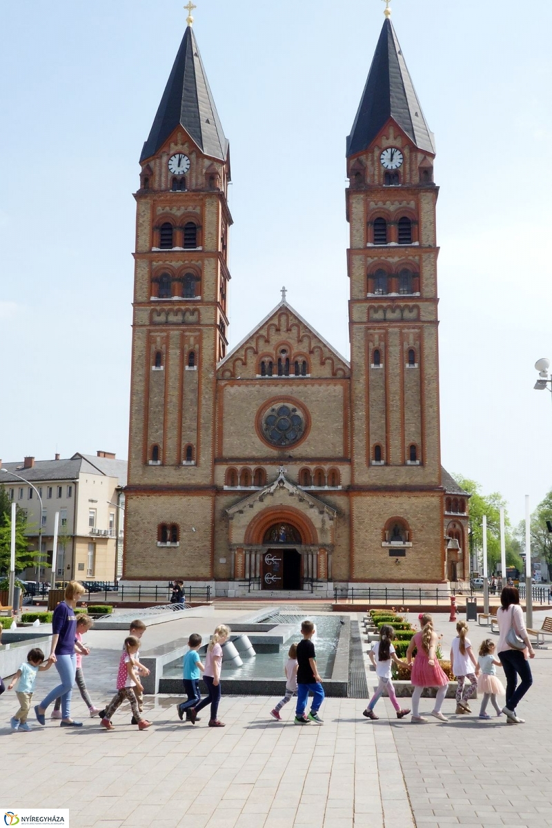 Tavasz a belvárosban - fotó Szarka Lajos