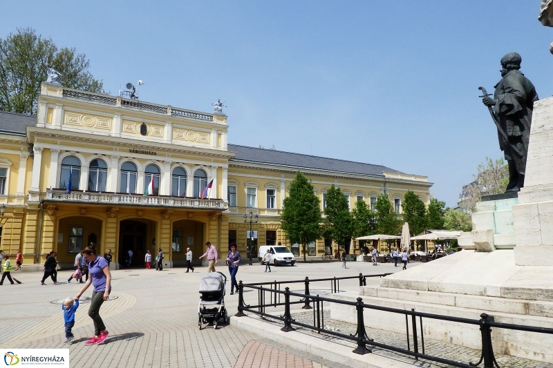 Tavasz a belvárosban - fotó Szarka Lajos