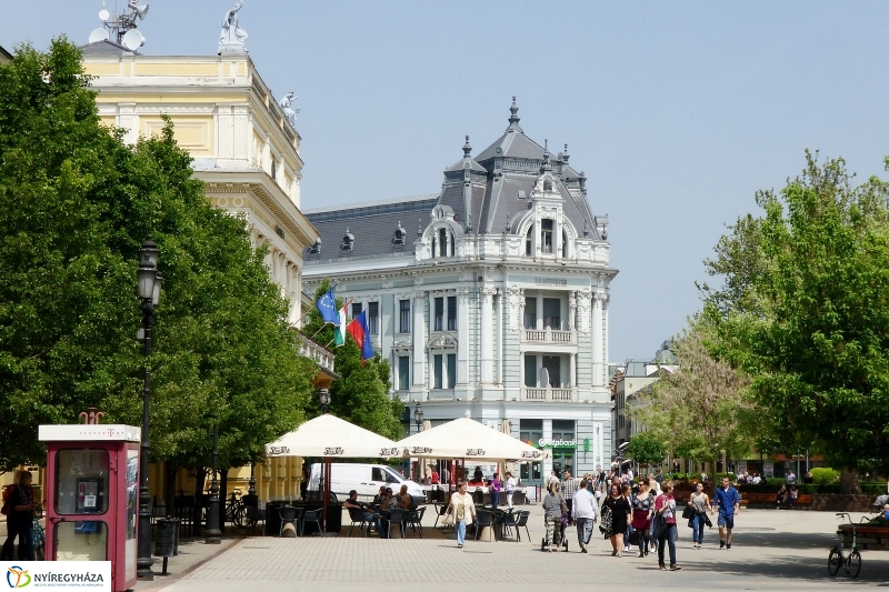 Tavasz a belvárosban - fotó Szarka Lajos