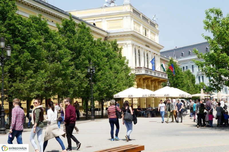 Tavasz a belvárosban - fotó Szarka Lajos