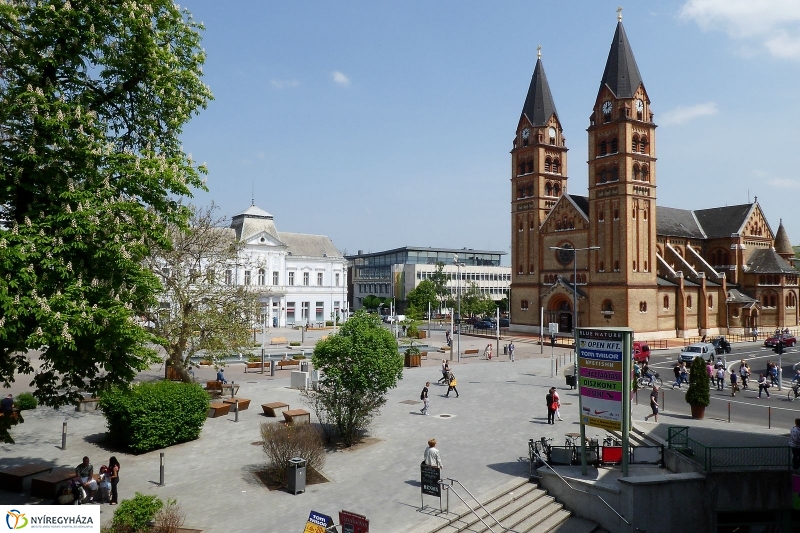 Tavasz a belvárosban - fotó Szarka Lajos