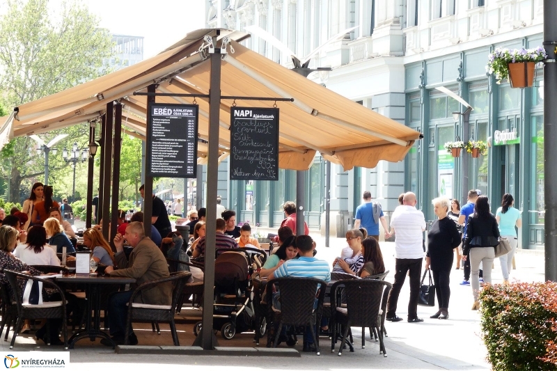 Tavasz a belvárosban - fotó Szarka Lajos