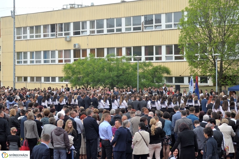Ballagás a Vasvári gimiben - fotó Szarka Lajos