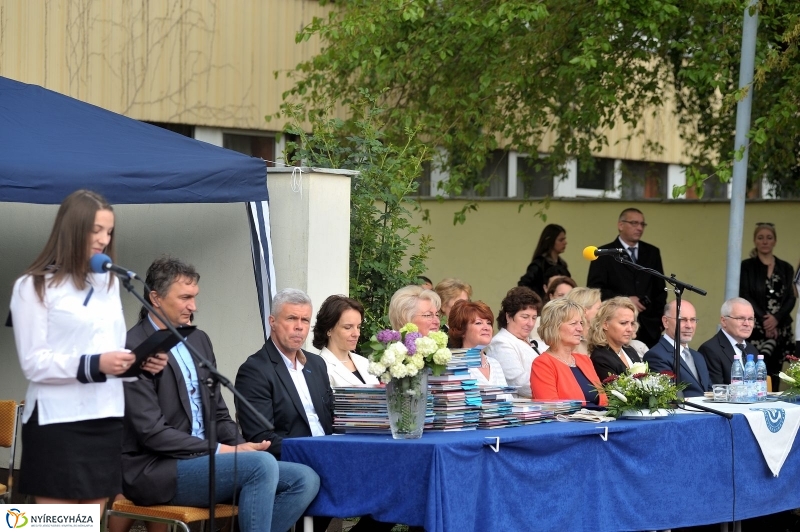 Ballagás a Vasvári gimiben - fotó Szarka Lajos