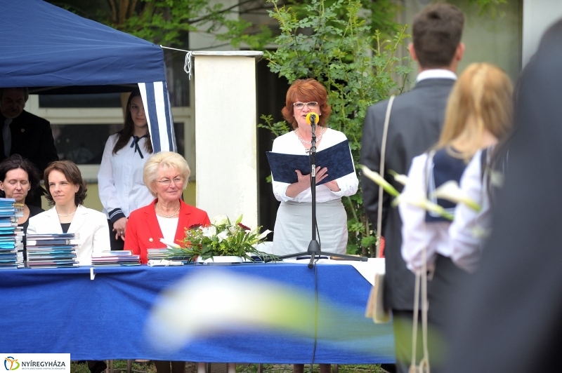 Ballagás a Vasvári gimiben - fotó Szarka Lajos