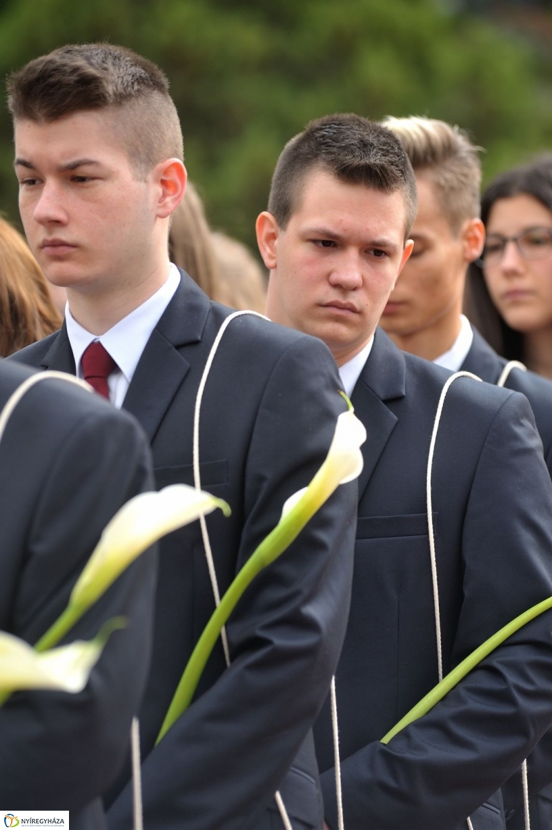 Ballagás a Vasvári gimiben - fotó Szarka Lajos