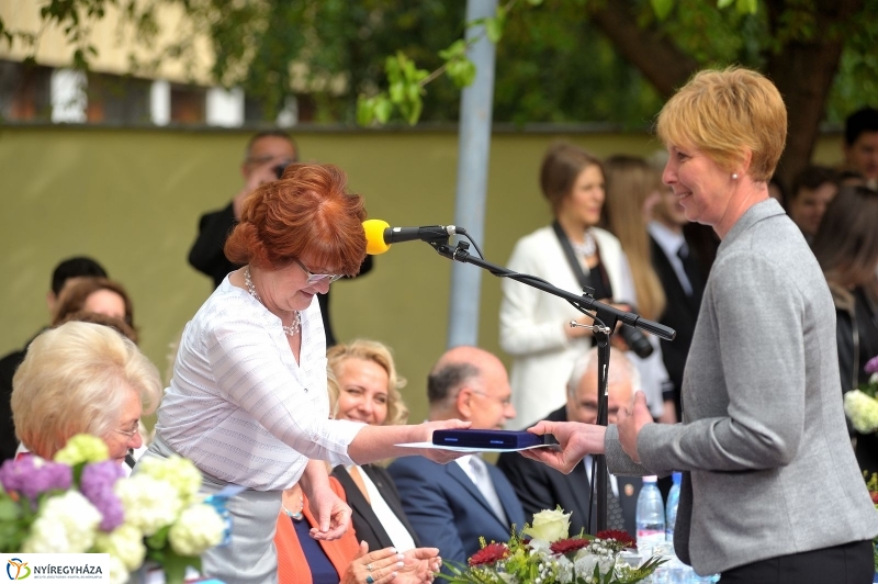 Ballagás a Vasvári gimiben - fotó Szarka Lajos