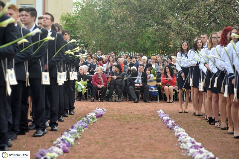 Ballagás a Vasvári gimiben - fotó Szarka Lajos