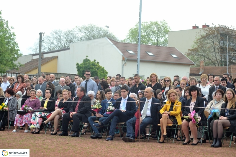 Ballagás a Vasvári gimiben - fotó Szarka Lajos