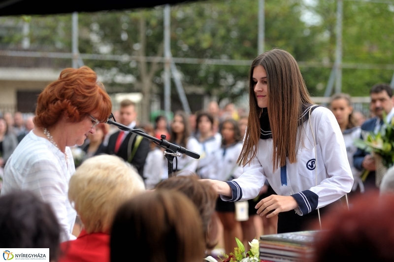 Ballagás a Vasvári gimiben - fotó Szarka Lajos