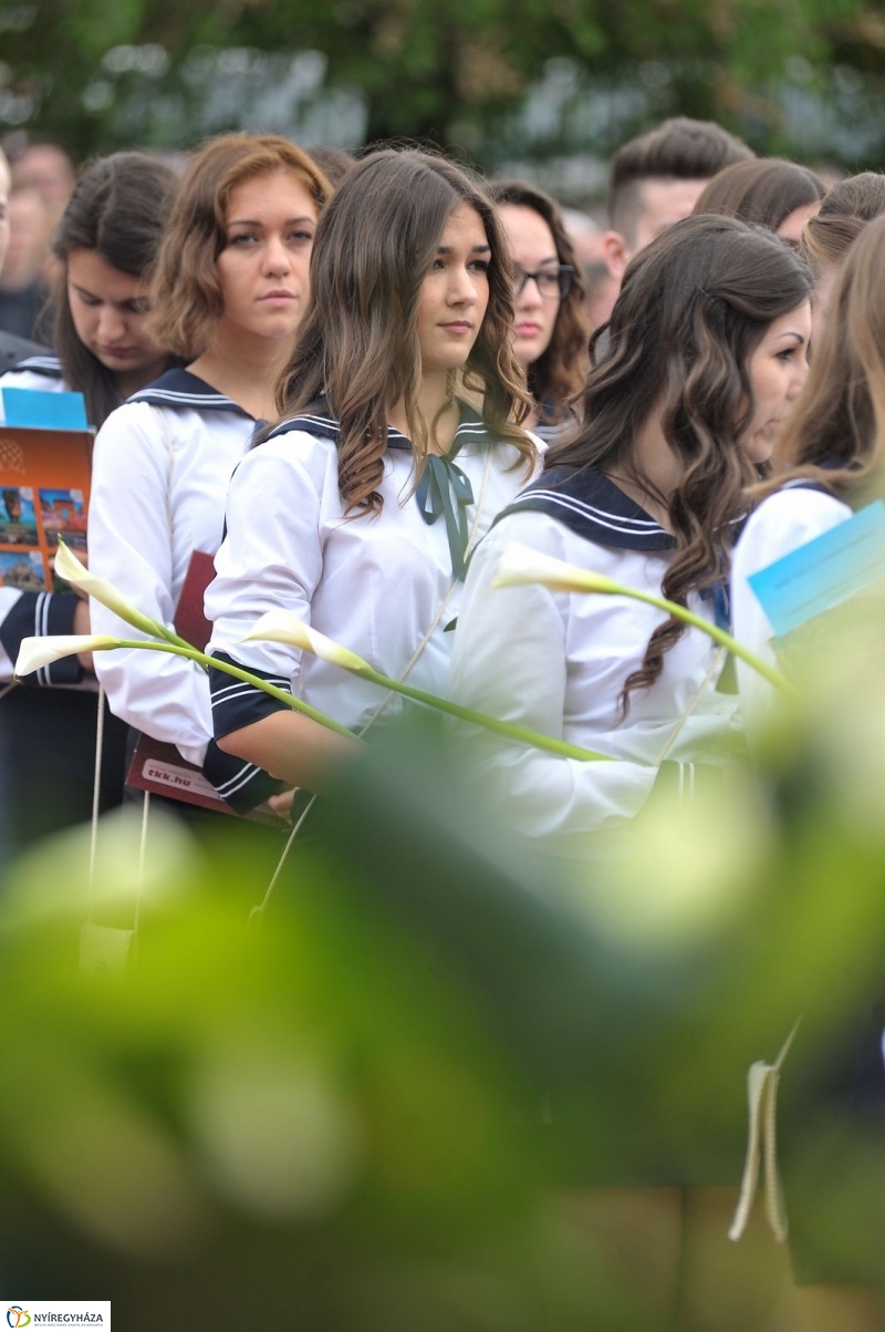 Ballagás a Vasvári gimiben - fotó Szarka Lajos