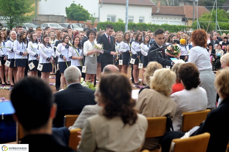 Ballagás a Vasvári gimiben - fotó Szarka Lajos
