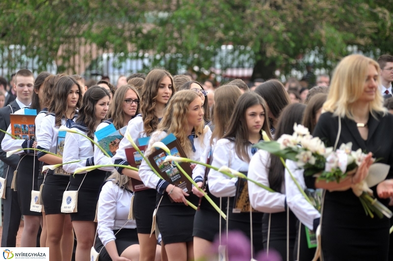 Ballagás a Vasvári gimiben - fotó Szarka Lajos