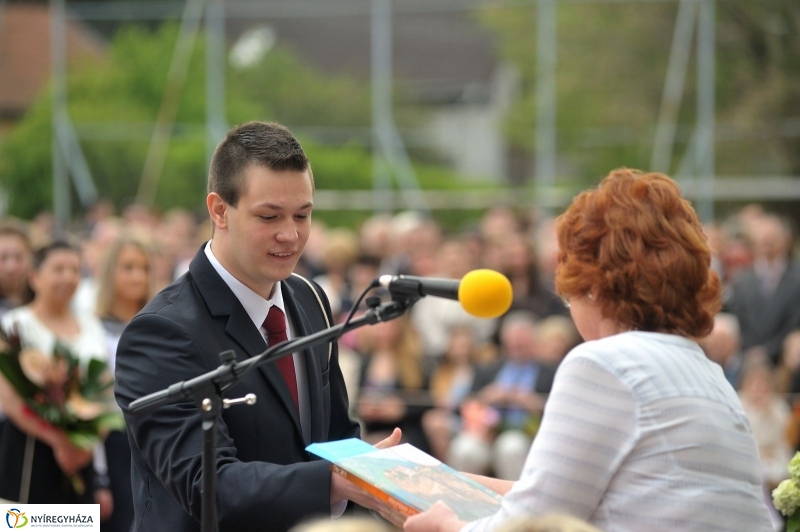 Ballagás a Vasvári gimiben - fotó Szarka Lajos