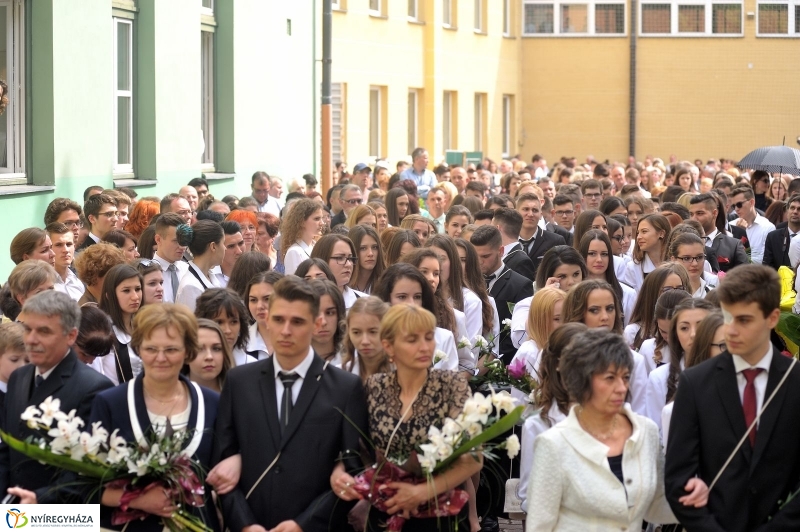 Ballagás a Kölcsey gimiben - fotó Szarka Lajos