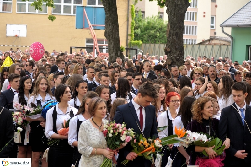 Ballagás a Kölcsey gimiben - fotó Szarka Lajos