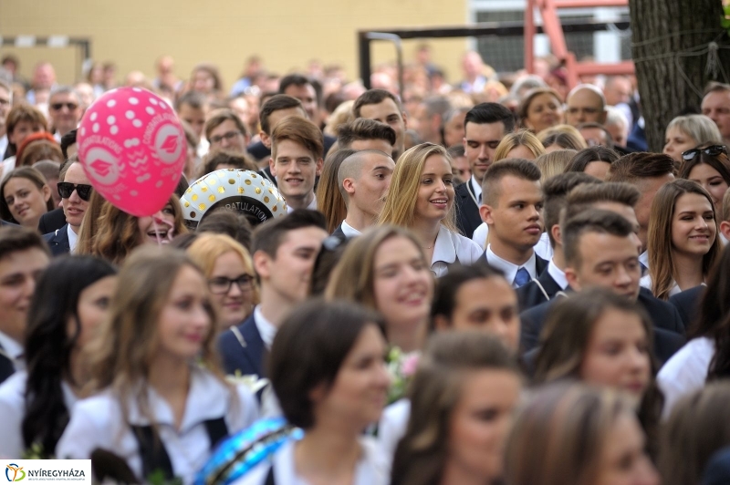 Ballagás a Kölcsey gimiben - fotó Szarka Lajos