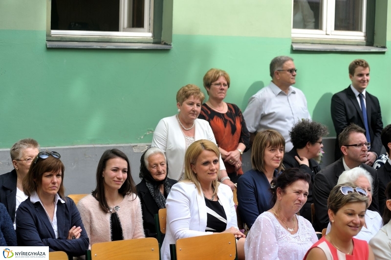 Ballagás a Kölcsey gimiben - fotó Szarka Lajos