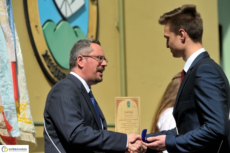 Ballagás a Kölcsey gimiben - fotó Szarka Lajos