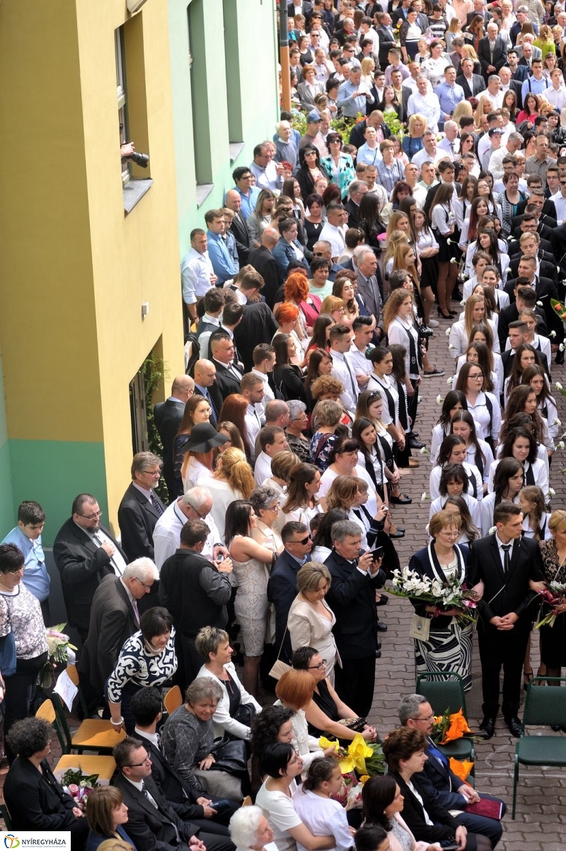 Ballagás a Kölcsey gimiben - fotó Szarka Lajos