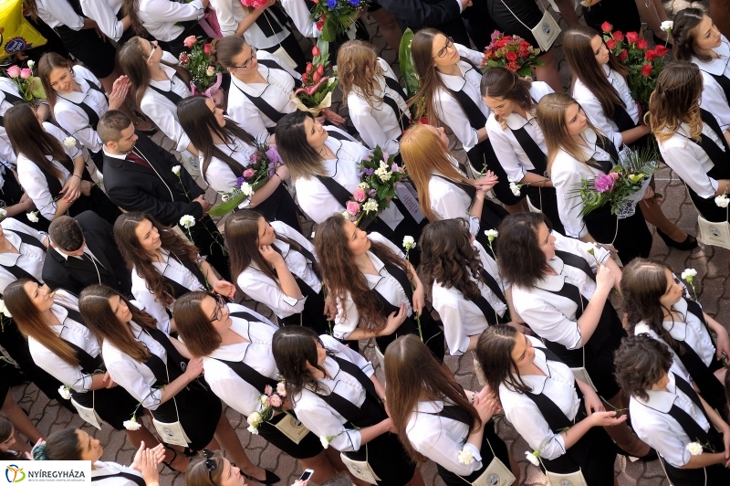 Ballagás a Kölcsey gimiben - fotó Szarka Lajos