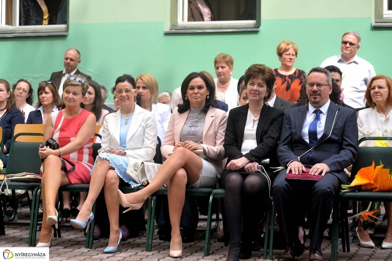 Ballagás a Kölcsey gimiben - fotó Szarka Lajos