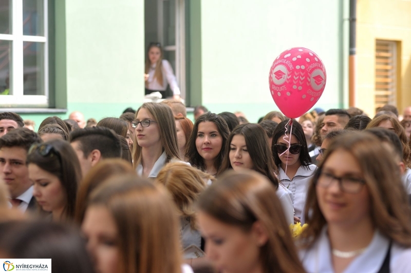 Ballagás a Kölcsey gimiben - fotó Szarka Lajos