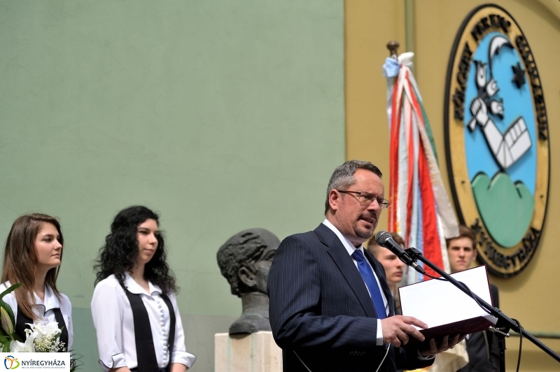 Ballagás a Kölcsey gimiben - fotó Szarka Lajos