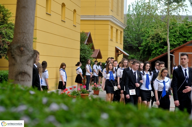 Ballagás a Kossuth gimiben - fotó Szarka Lajos