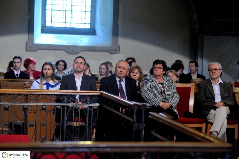 Ballagás a Kossuth gimiben - fotó Szarka Lajos