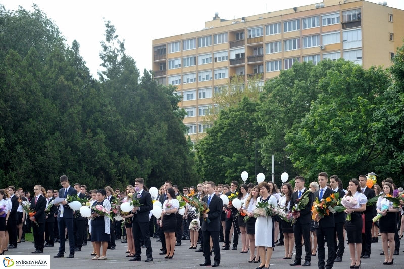 Ballagás a Krúdy gimiben - fotó Szarka Lajos