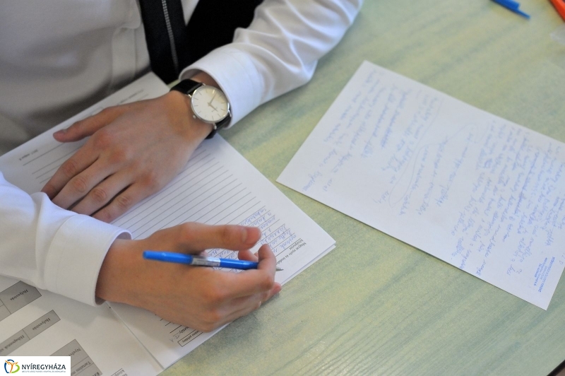 Elkezdődött az írásbeli érettségi - fotó Szarka Lajos