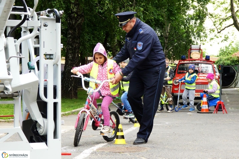 Pindúr-pandúrok - fotó Szarka Lajos