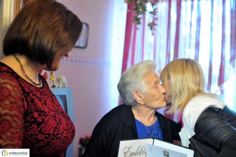 Szépkorú köszöntése - Botos Margit - fotó Szarka Lajos