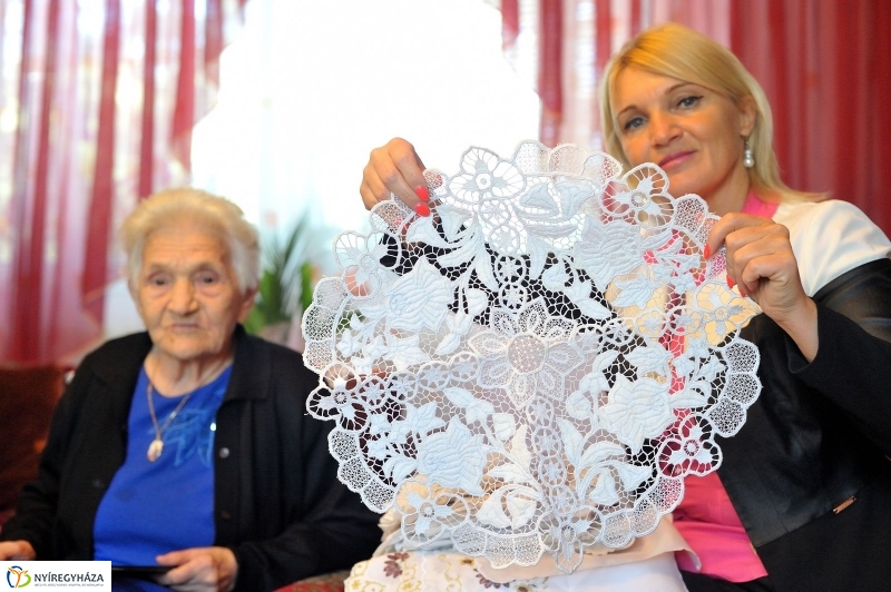 Szépkorú köszöntése - Botos Margit - fotó Szarka Lajos