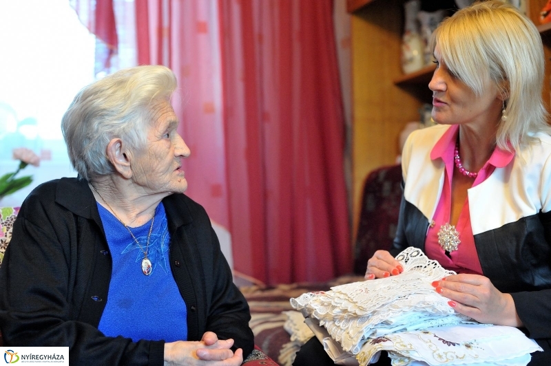 Szépkorú köszöntése - Botos Margit - fotó Szarka Lajos