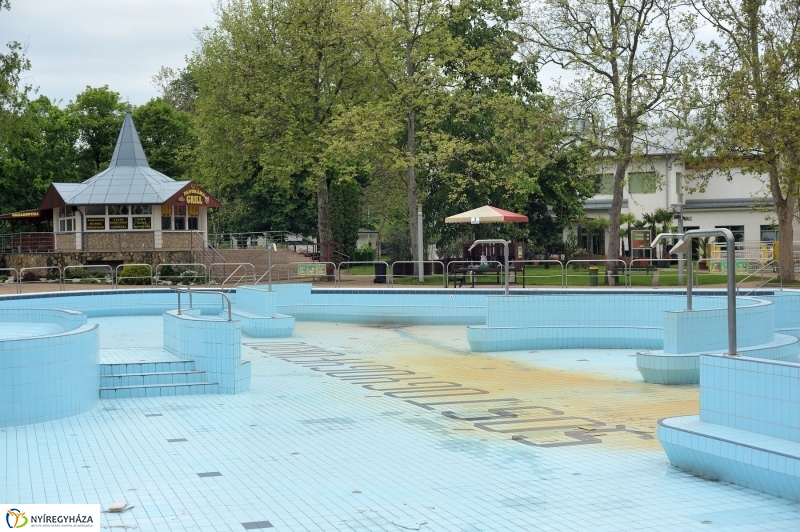 Fejlesztések az élményfürdőben - fotó Szarka Lajos
