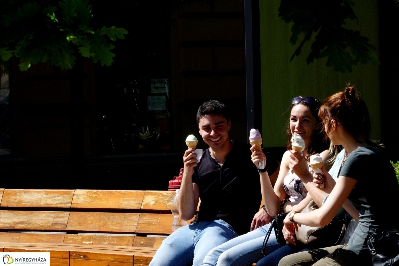 Hétfő délután a belvárosban - fotó Szarka Lajos