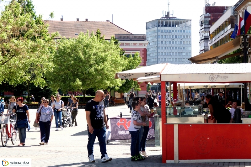 Hétfő délután a belvárosban - fotó Szarka Lajos