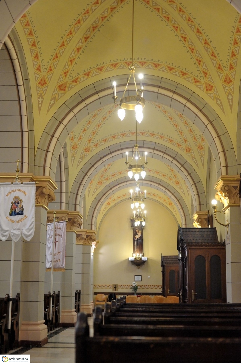 Értékes Esték-Magyarok Nagyasszonya Társszékesegyház