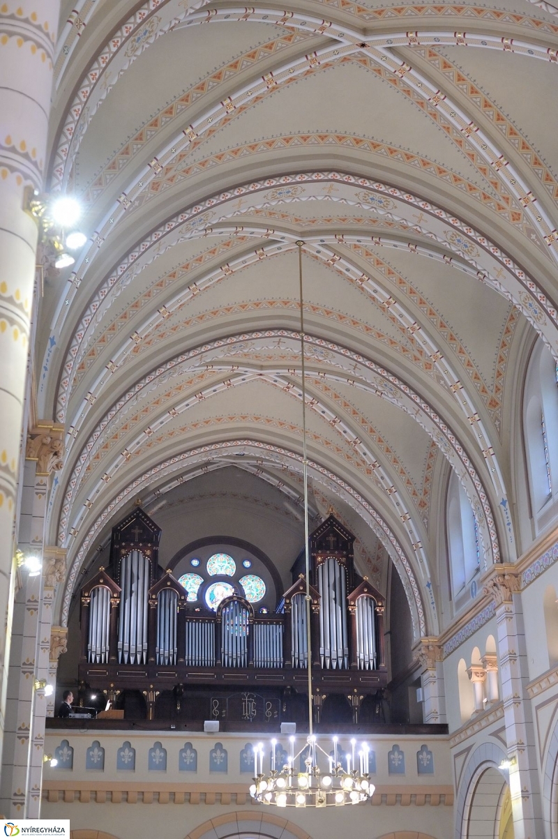 Értékes Esték-Magyarok Nagyasszonya Társszékesegyház