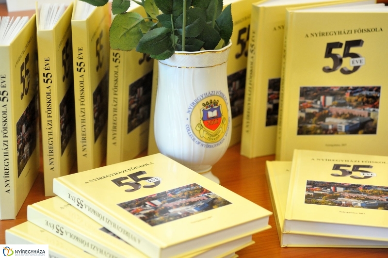 Jubileumi könyvbemutató az egyetemen - fotó Szarka Lajos